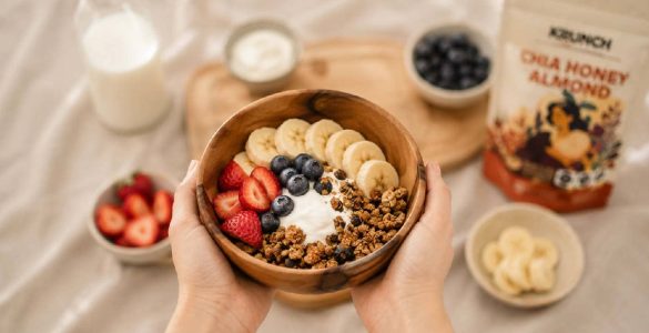 desain mockup brand experience makanan granola